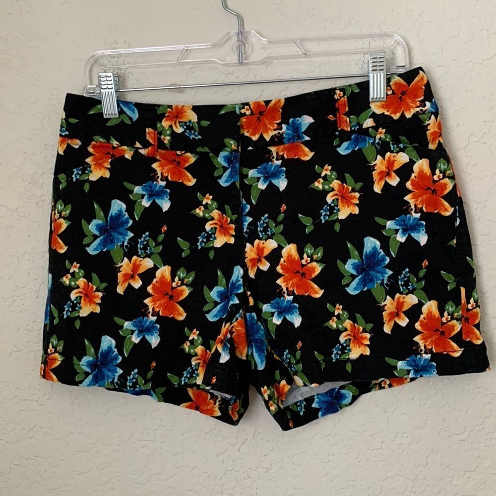 White & Black Cotton Blend Flowers Print Shorts Size 6